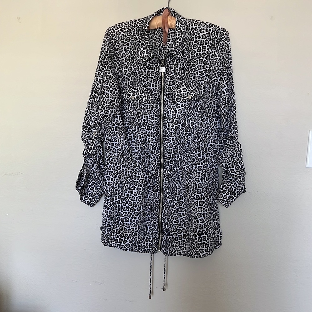 Michael Kors snow leopard, drawstring waist, zip up blouse, size large - Picture 5 of 11